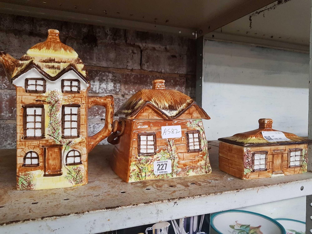 PART SHELF OF PRICE COTTAGE WARE, TEAPOT MISSING LID - Image 3 of 3