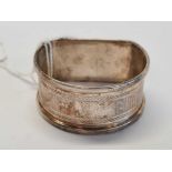 A SILVER 'D' SHAPED NAPKIN RING PLAIN CARTOUCHE, B'HAM MODERN