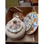 CARTON WITH COPPER KETTLE, 3 ITALIAN STYLE PLATES & 1 ORNATE LIDDED POT