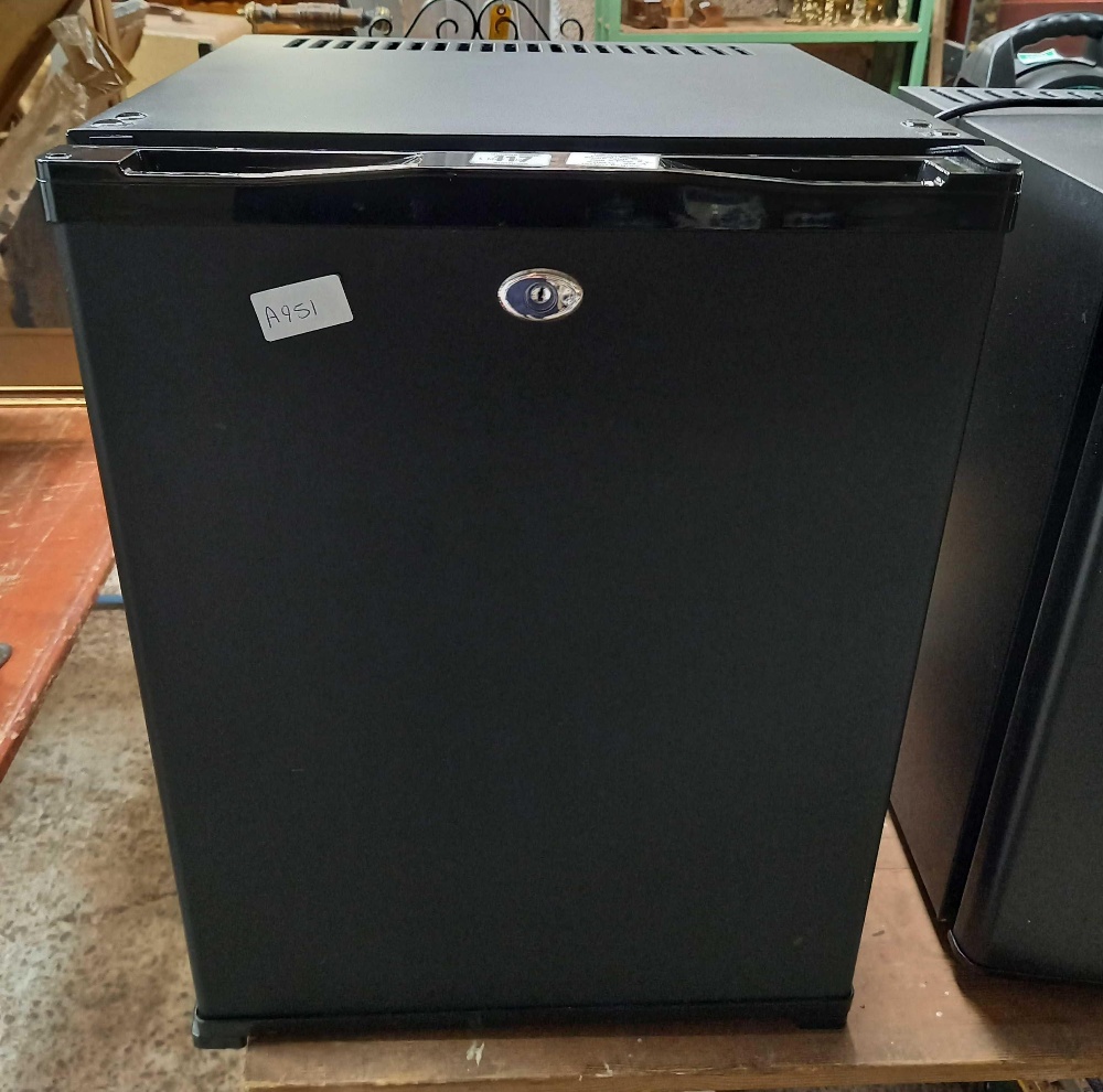 BLACK TABLE TOP FRIDGE, NO SHELVING TO INTERIOR