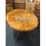 VICTORIAN BURR WALNUT & MAHOGANY OVAL TILT TOP DINING TABLE WITH CARVED PEDESTAL LEGS & CASTERS