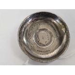EDWARD VII PIN TRAY, 2.5'' DIAMETER WITH INSET 1902 SHILLING WITH INSCRIPTION CROWNED JUNE 26TH