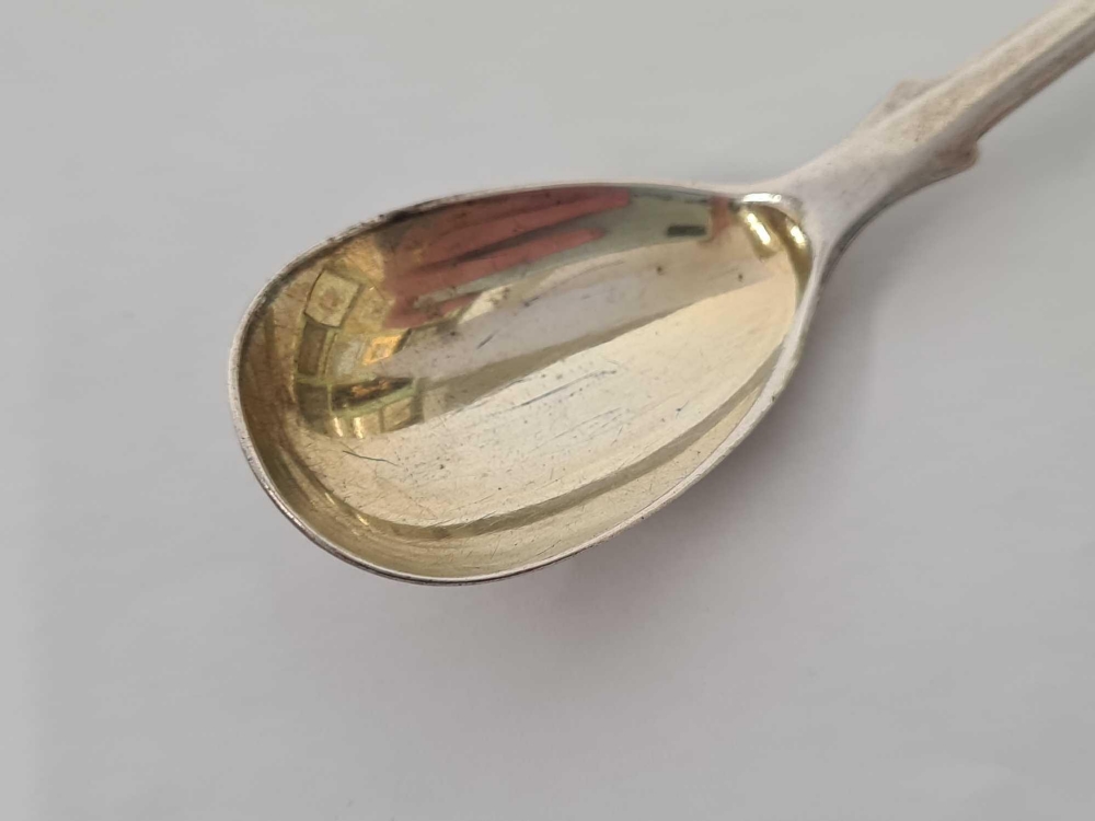AN EARLY VICTORIAN SILVER EGG SPOON WITH GILT BOWL, 1846 - Image 3 of 5