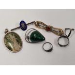 SMALL CARTON WITH SILVER BROOCH, PENDANT WITH CRACKED STONE, SILVER BAR BROOCH, SMALL SILVER RINGS &