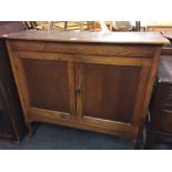 SMALL OAK SIDE CUPBOARD