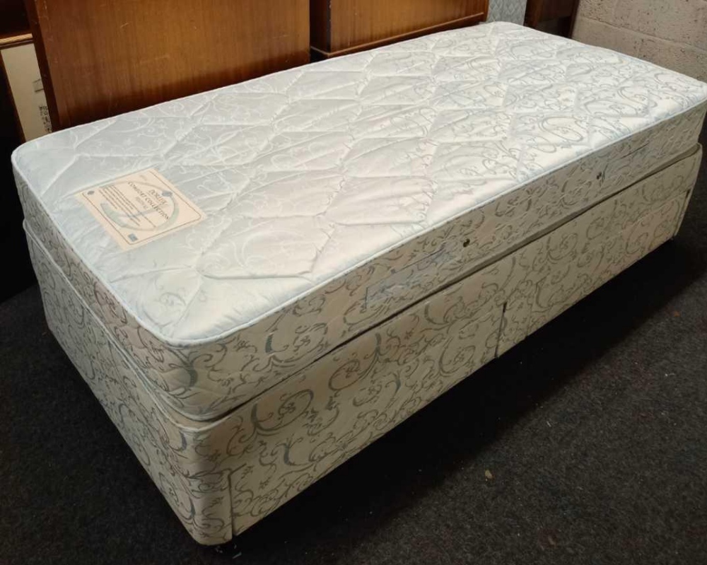 PAIR OF GOOD QUALITY DORLUX 3ft DIVAN BEDS - Image 2 of 2