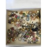 TRAY OF ASSORTED COSTUME JEWELLERY EARRINGS