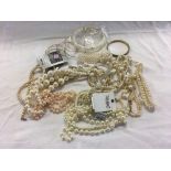 BAG OF MISC BANGLES & PEARLY STYLE COSTUME JEWELLERY