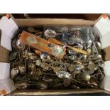 CARTON OF COLLECTORS TEA SPOONS (100)