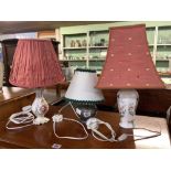 SMALL POLISHED GRANITE TABLE LAMP, AN AYNSLEY TABLE LAMP & A FLORAL CERAMIC TABLE LAMP, DAMAGED,