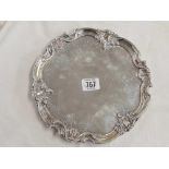 A HEAVY VICTORIAN SILVER SALVER ON 3 FEET, 1840 BY W.