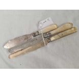 3 SILVER BLADED CAKE KNIVES WITH M.O.P HANDLES, 1 A/F, GEO & QVC