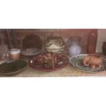 SHELF WITH VARIOUS EARTHENWARE & GLAZED POTTERY & A FIGURINE OF STONE