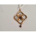 ANTIQUE 9ct PENDANT