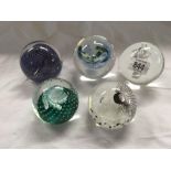 5 GLASS PAPERWEIGHTS INCLUDING CAITHNESS