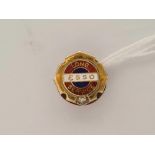 9ct ESSO 'LONG SERVICE' PIN BADGE SET WITH DIAMOND, 3.5g