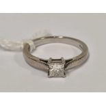 PRINCESS CUT SOLITAIRE DIAMOND RING SET IN PLATINUM, SIZE 'K'