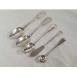 4 SILVER SPOONS & A SMALL BUTTER KNIFE, 72g