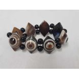 AN AGATE BRACELET