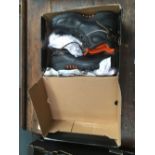 PAIR OF SIZE 10 V12 FOOTWEAR BOOTS NEW IN BOX