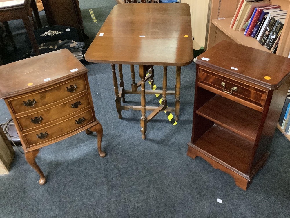 BOW FRONTED CHEST OF 3 DRAWERS, 18'' WIDE, AN OAK GATE LEG TABLE WITH TURNED LAGS, 2fT WIDE, & A