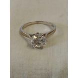 A SOLITAIRE RING SET IN 18ct GOLD, SIZE 'L'