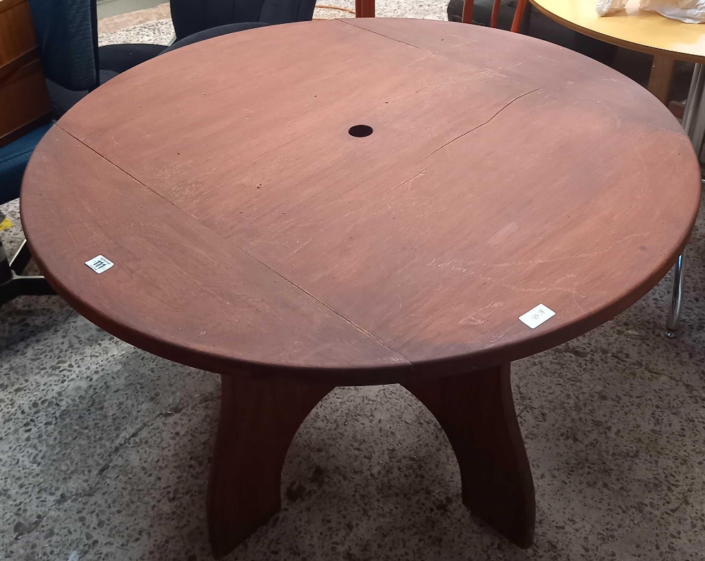 ROUND HARD WOOD PATIO TABLE & PARASOL