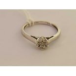 DIAMOND CLUSTER RING SET IN 18ct GOLD,