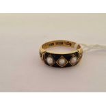 VICTORIAN 18ct MOURNING RING WITH PEARLS, INSCRIBED 1892,