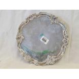 A HEAVY VICTORIAN SILVER SALVER ON 3 FEET, 1840 BY W.