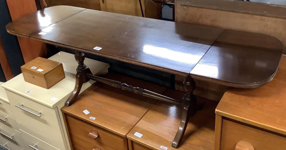 RECTANGULAR MAHOGANY COFFEE TABLE WITH DROP END FLAPS,