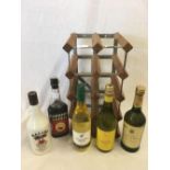 WINE RACK WITH 5 BOTTLES OF VARIOUS WINES