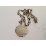 A CIRCULAR SILVER HINGED LOCKET ON SILVER CHAIN