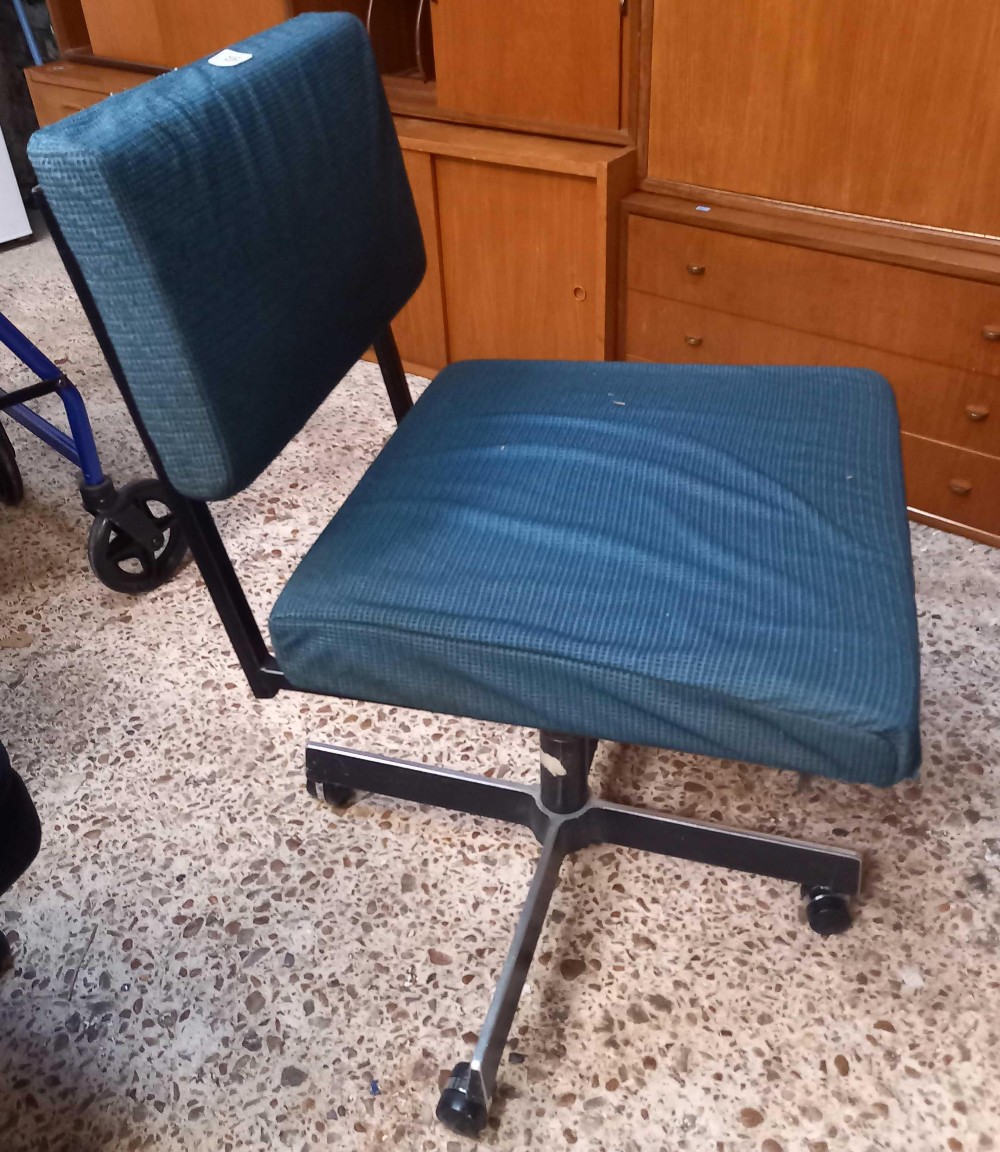 RETRO ARMLESS OFFICE CHAIR ON 4 CASTERS