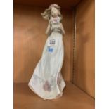 TALL LLADRO FIGURINE OF A LADY WITH BOX