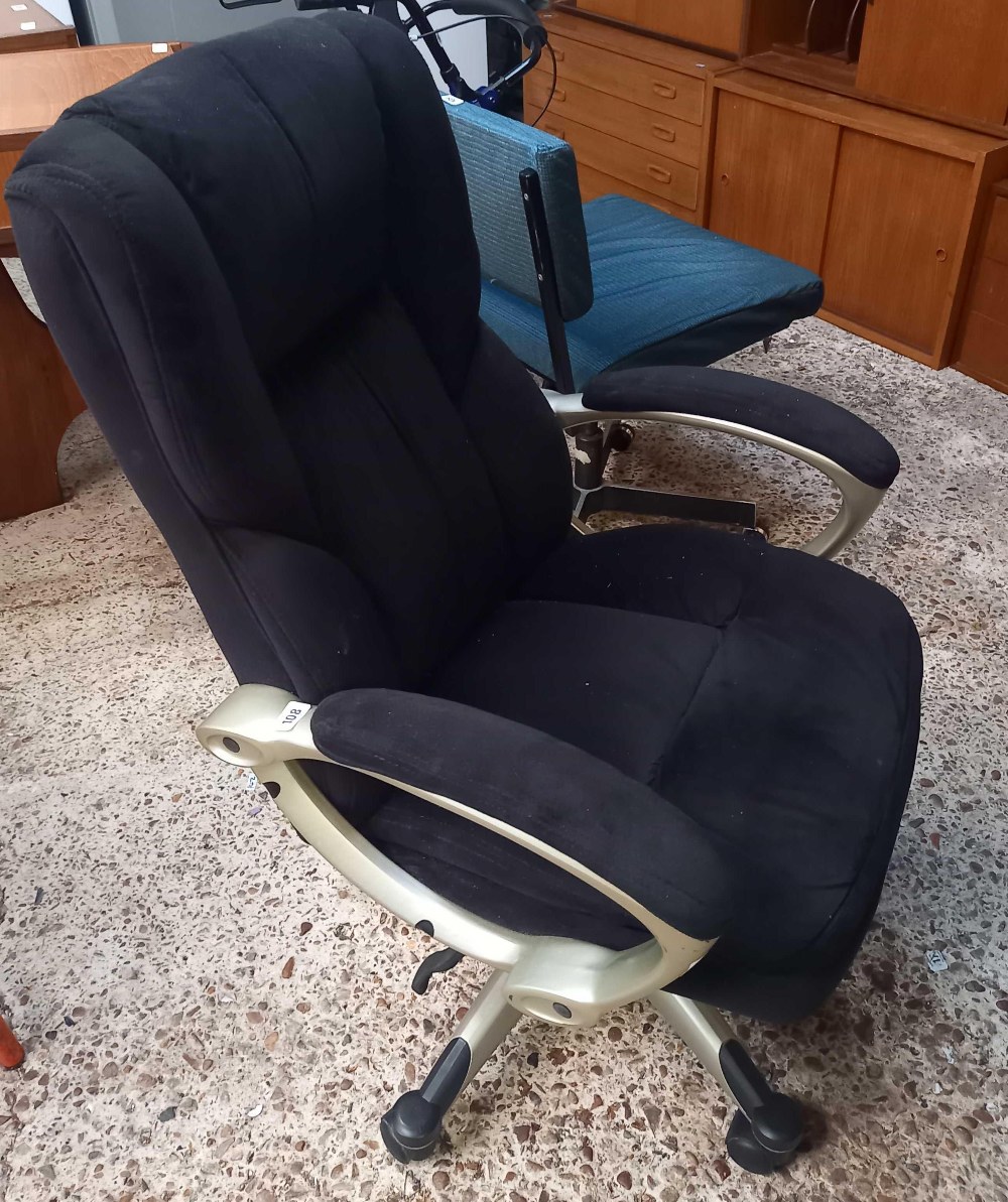 UPHOLSTERED OFFICE SWIVEL CHAIR WITH ARMS