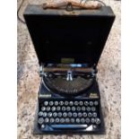 VINTAGE REMINGTON HOME PORTABLE TYPEWRITER WITH CASE