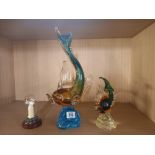 2 HEAVY MURANO GLASS FIGURES IN THE STYLE OF DOLPHINS & ART MINIATURE FIGURINE OF A LADY GOLFER