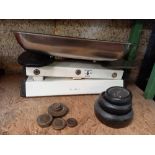SMALL BEAM WEIGH SCALE WITH ASSOCIATED WEIGHTS & A STAINLESS STEEL TRAY