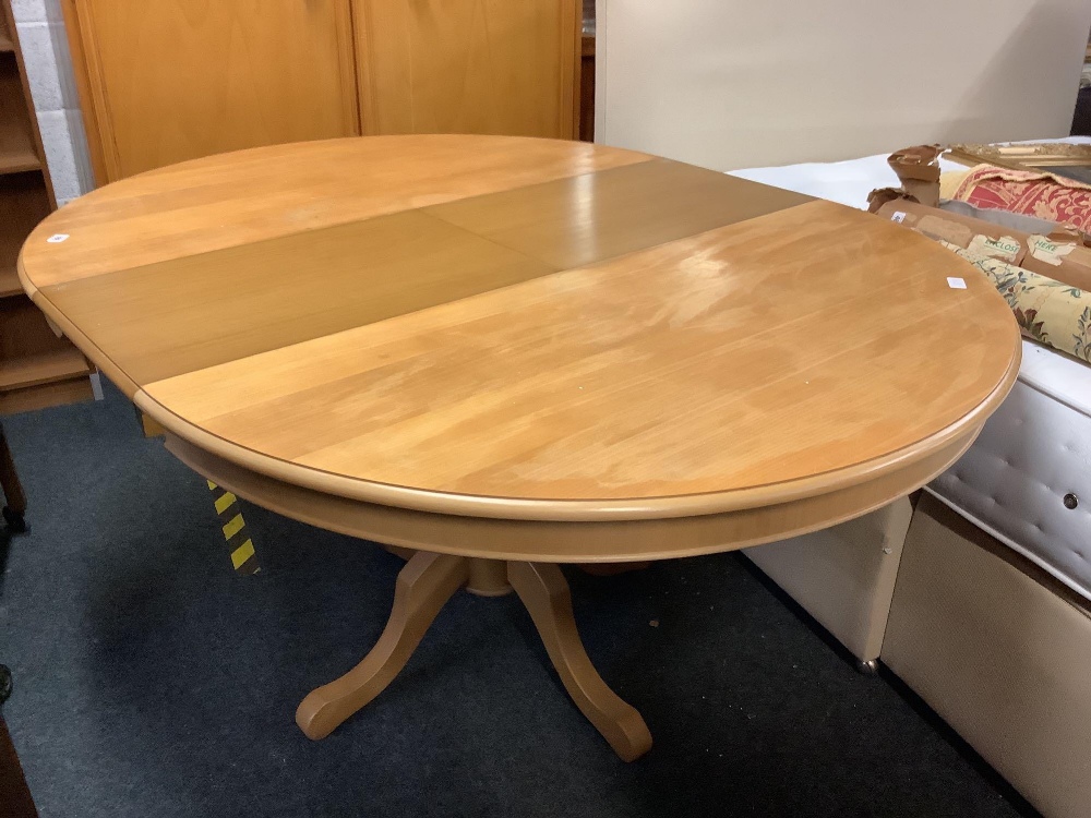 MODERN CIRCULAR BEECH EXTENDING DINING TABLE ON PEDESTAL LEGS, 4ft DIA, - Image 2 of 2