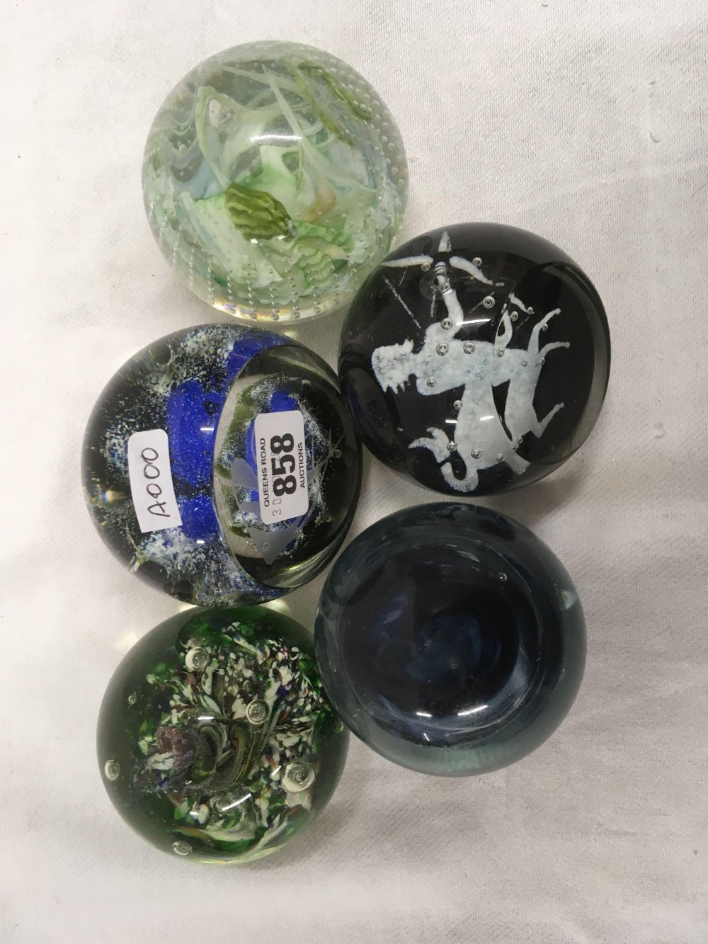 5 CAITHNESS STYLE GLASS PAPERWEIGHTS - Image 2 of 2