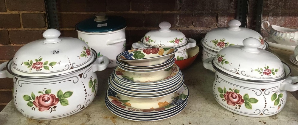 SHELF CONTAINING MISC FLORAL ENAMEL TABLEWARE & CHIANTI STAFFORDSHIRE TABLEWARE