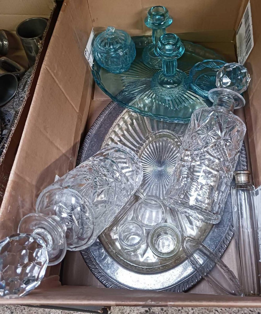 CARTON WITH 2 DECANTERS,