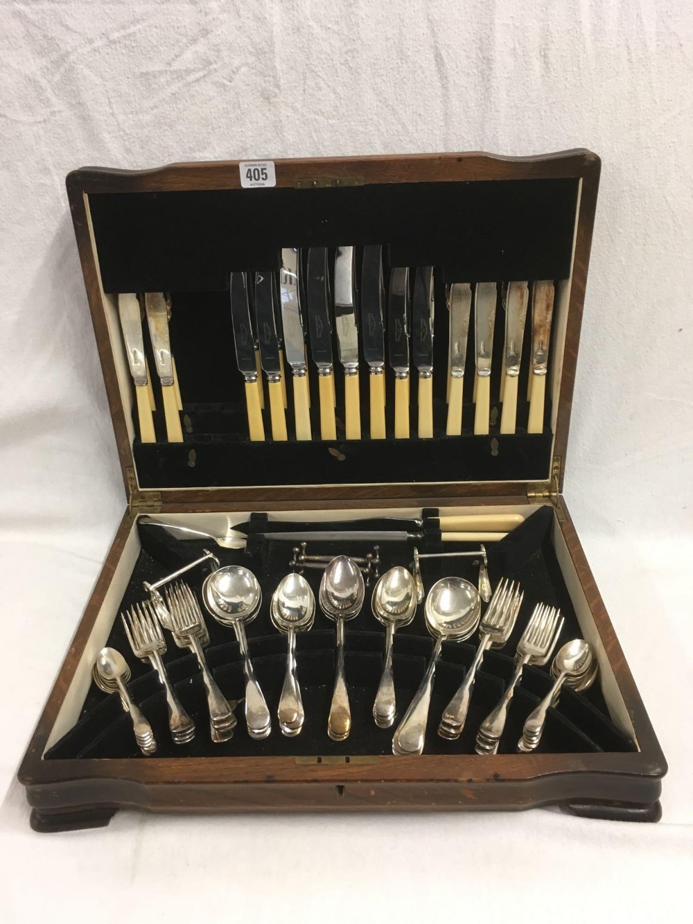 VINTAGE CANTEEN OF CUTLERY BY COOPER & SONS, SHEFFIELD.