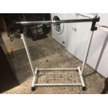 ADJUSTABLE CLOTHES HANGING STAND