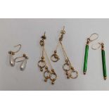 BAG OF YELLOW METAL EARRINGS WITH PEARL & GREEN STONE DECORATION