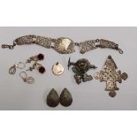 BAG OF SILVER JEWELLERY INCL; BROOCHES,