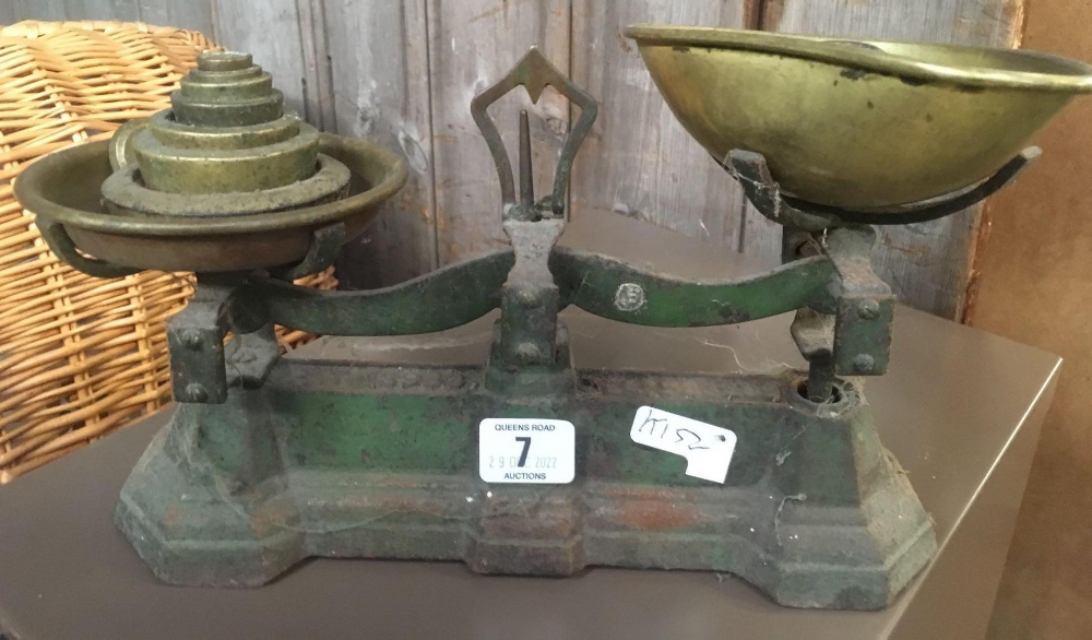 SET OF VINTAGE SCALES WITH WEIGHTS