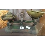 SET OF VINTAGE SCALES WITH WEIGHTS