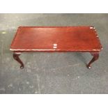 MODERN FLAME MAHOGANY COFFEE TABLE WITH CARVED LEGS & PIE CRUST EDGING,